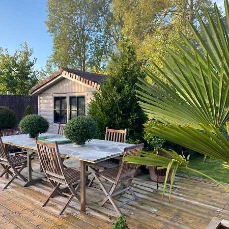 La Maison D'arc Et Tables D'hotes Bed & Breakfast