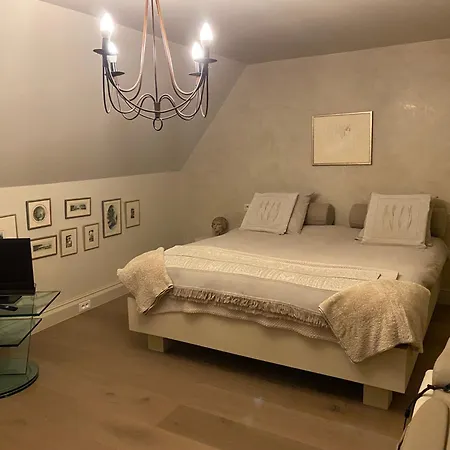La Maison D'arc Et Tables D'hotes Bed & Breakfast