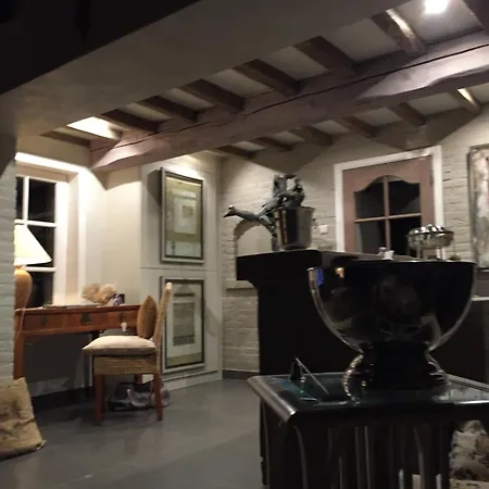 ベッド・アンド・ブレックファスト La Maison D'arc Frasnes-lez-Anvaing